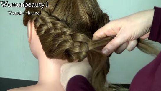 Видео прически - Прическа с плетением на каждый день. Braided hairstyle for every day 